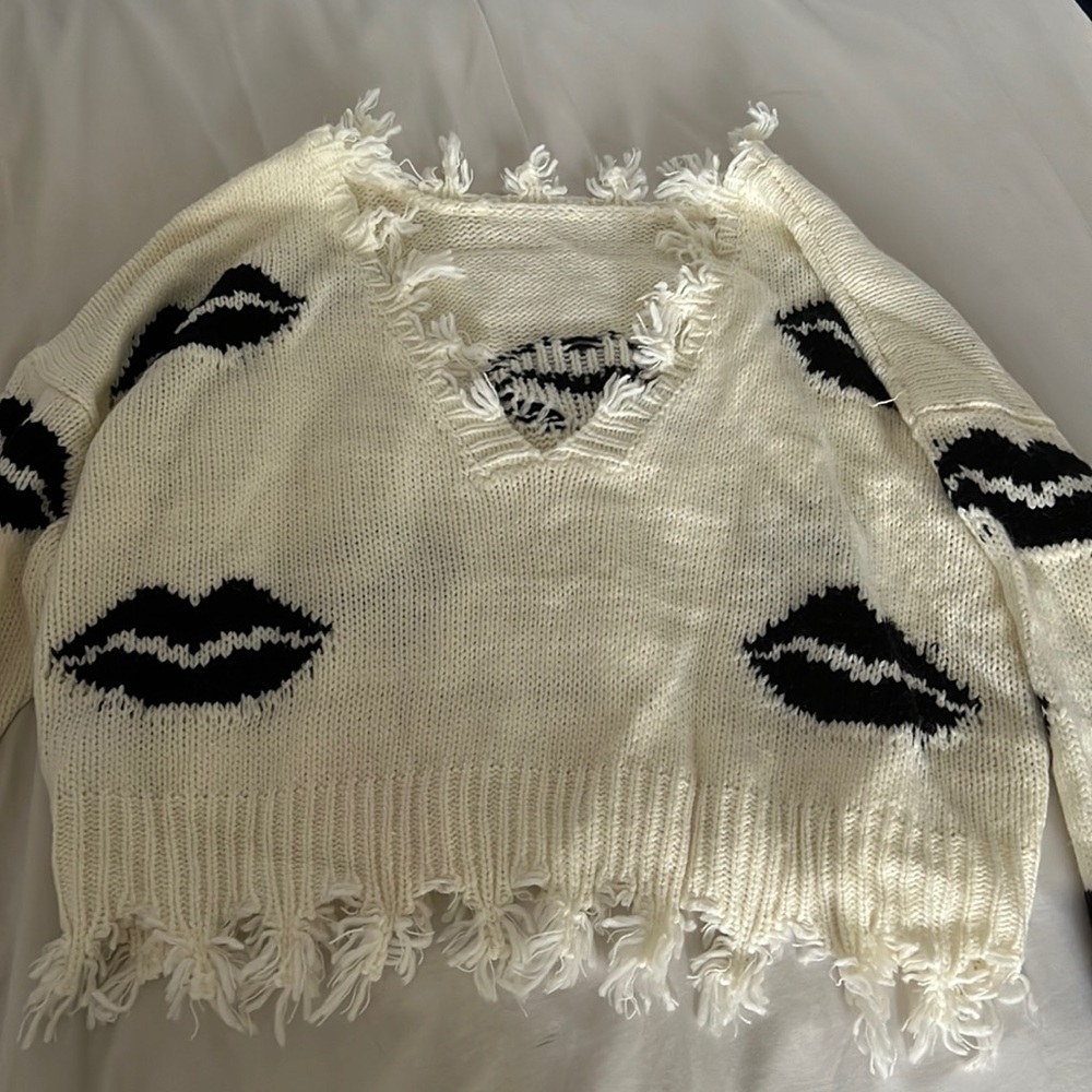 vanilla sky lip sweater